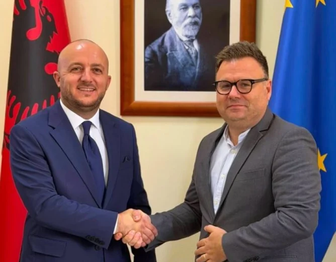 Hoxha në Tiranë takon Fatmir Gurin: Në fokus menaxhimi i peshkimit në Liqenin e Ohrit dhe në Pres