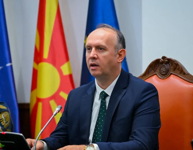 Afrim Gashi uron Justina Shiroka Pulën: Kosova hap një kapitull të ri